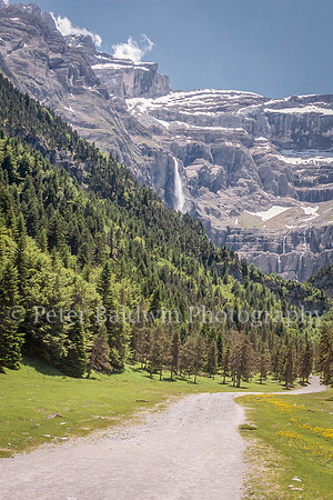0420 - 0157  Great Place for a Stroll